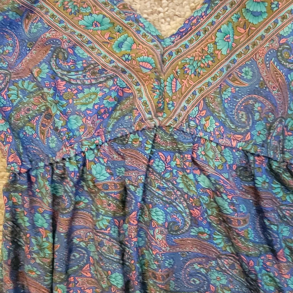 Elegant Paisley Maxi Dress in Blue - Picture 2 of 7